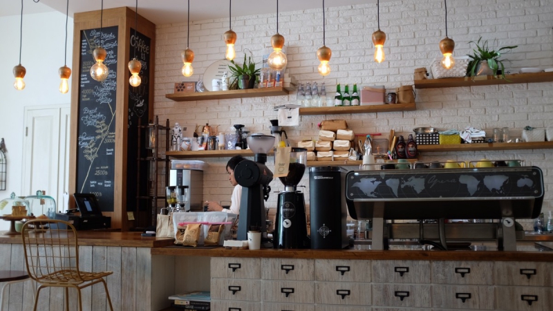 boutique-BAGNOLS EN FORET-min_coffee_shop_light_cafe_coffee_shop-32620